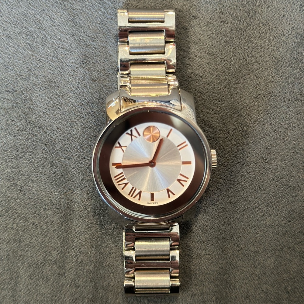 Novato bold watch